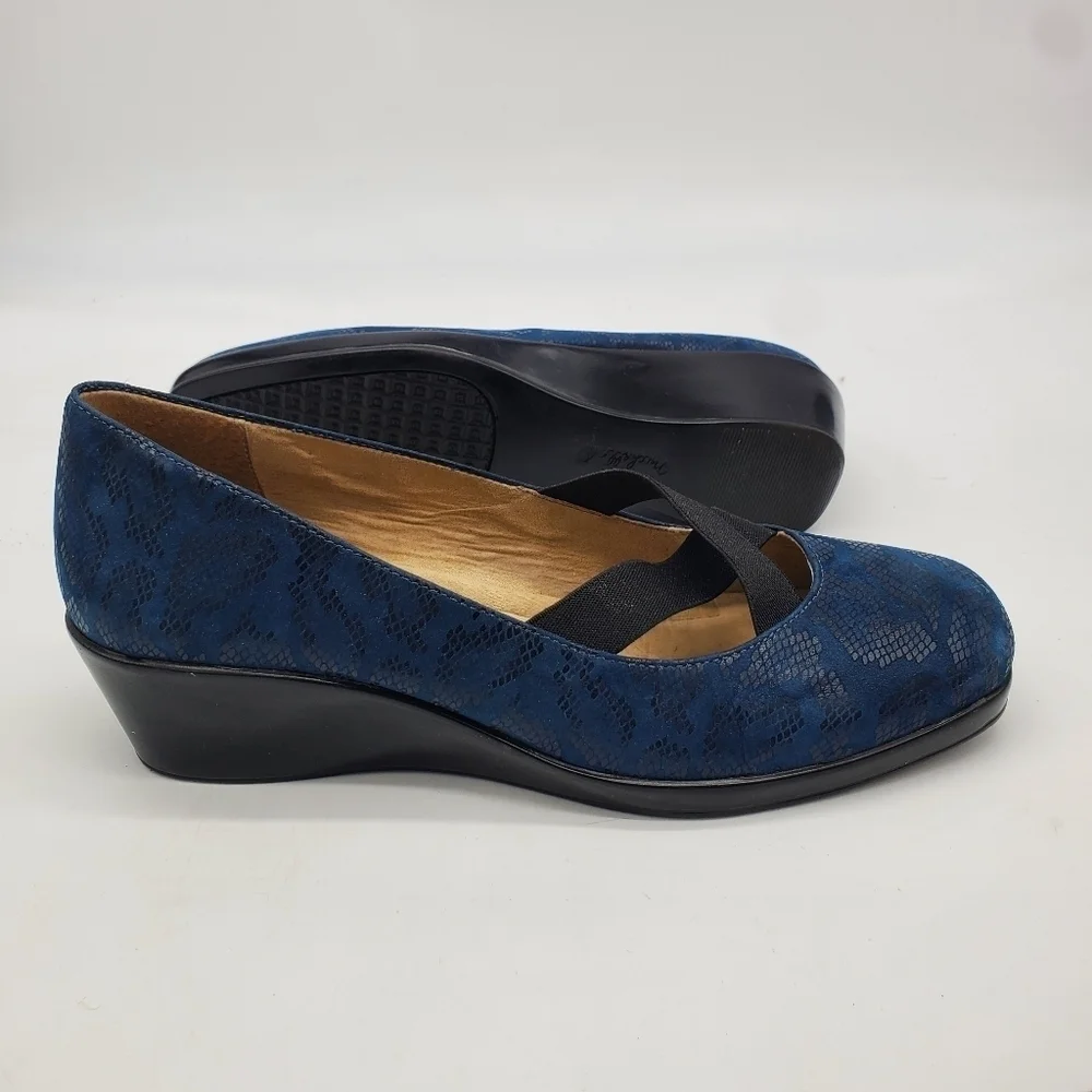 Michelle D Shoes Women 9M Brenda Navy Blue Reptile Square Toe Wedge Pump